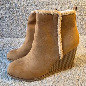 Sun Stone Ankle Boots Wedge‎ Heel Faux Suede Sherpa Trim Tan Neutral Sz 11 NEW
